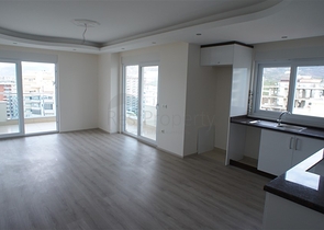 شقق ودوبلكس - ضمن مجمع سكني حديث -قريب من البحر والخدمات - في مهموتلار / الانيا 