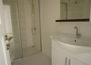 شقق ودوبلكس - ضمن مجمع سكني حديث -قريب من البحر والخدمات - في مهموتلار / الانيا 