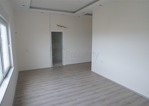 شقق ودوبلكس - ضمن مجمع سكني حديث -قريب من البحر والخدمات - في مهموتلار / الانيا 