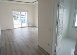 شقق ودوبلكس - ضمن مجمع سكني حديث -قريب من البحر والخدمات - في مهموتلار / الانيا 