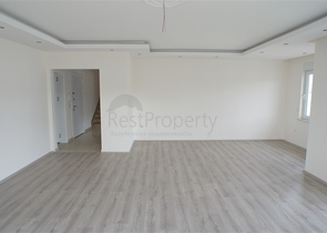 شقق ودوبلكس - ضمن مجمع سكني حديث -قريب من البحر والخدمات - في مهموتلار / الانيا 