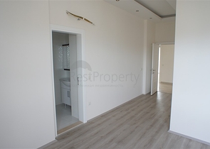 شقق ودوبلكس - ضمن مجمع سكني حديث -قريب من البحر والخدمات - في مهموتلار / الانيا 