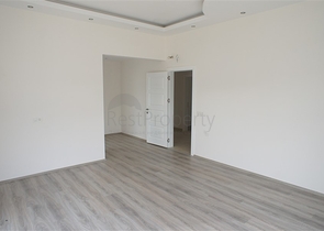 شقق ودوبلكس - ضمن مجمع سكني حديث -قريب من البحر والخدمات - في مهموتلار / الانيا 