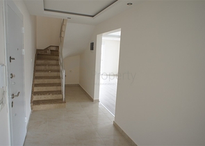 شقق ودوبلكس - ضمن مجمع سكني حديث -قريب من البحر والخدمات - في مهموتلار / الانيا 