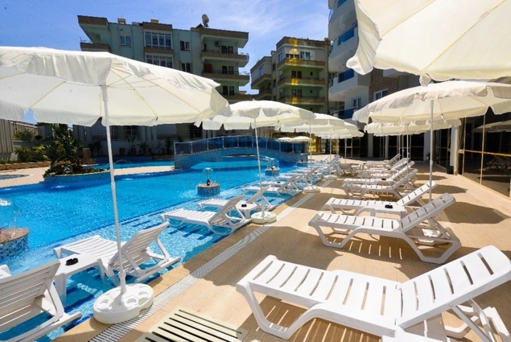 شقة مؤثثة - تصميم 1+2 - داخل مجمع فاخر - في منطقة مهموتلار / الانيا 