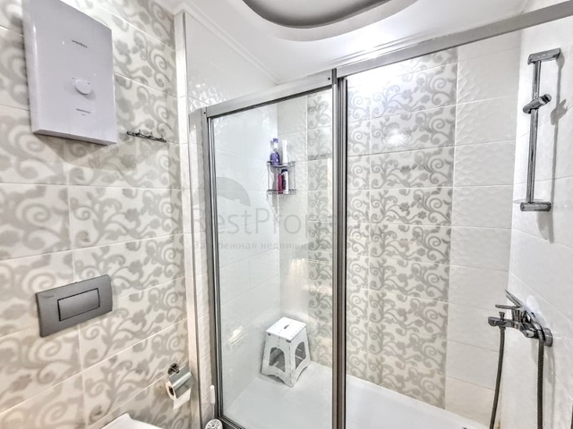 شقة مؤثثة - تصميم 1+2 - داخل مجمع فاخر - في منطقة مهموتلار / الانيا 