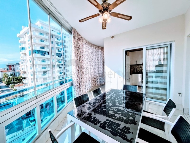 شقة مؤثثة - تصميم 1+2 - داخل مجمع فاخر - في منطقة مهموتلار / الانيا 