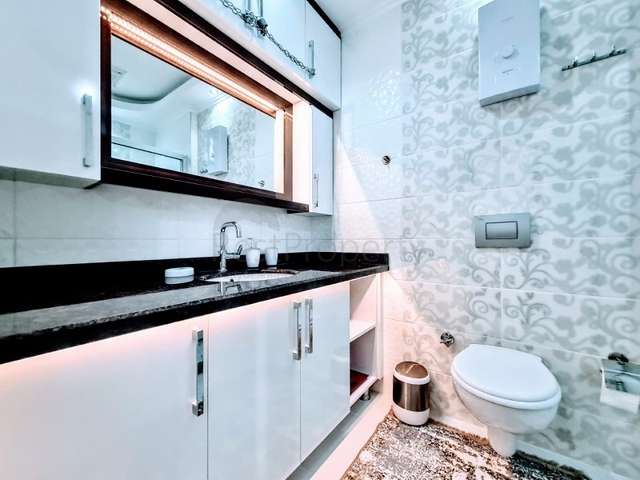 شقة مؤثثة - تصميم 1+2 - داخل مجمع فاخر - في منطقة مهموتلار / الانيا 