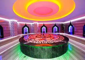 شقة مؤثثة - تصميم 1+2 - داخل مجمع فاخر - في منطقة مهموتلار / الانيا 