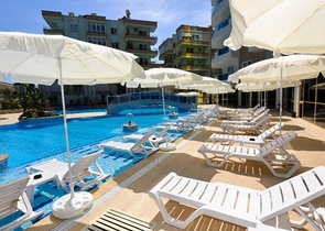 شقة مؤثثة - تصميم 1+2 - داخل مجمع فاخر - في منطقة مهموتلار / الانيا 