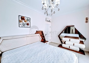 شقة مؤثثة - تصميم 1+2 - داخل مجمع فاخر - في منطقة مهموتلار / الانيا 