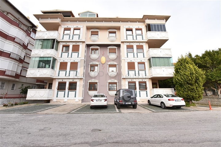 شقة 3 غرف وصالة - واسعة - في مركز مدينة الانيا