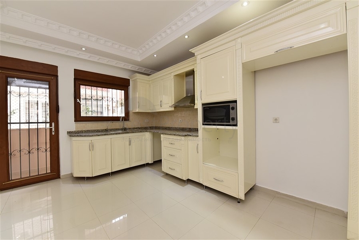 شقة 3 غرف وصالة - واسعة - في مركز مدينة الانيا