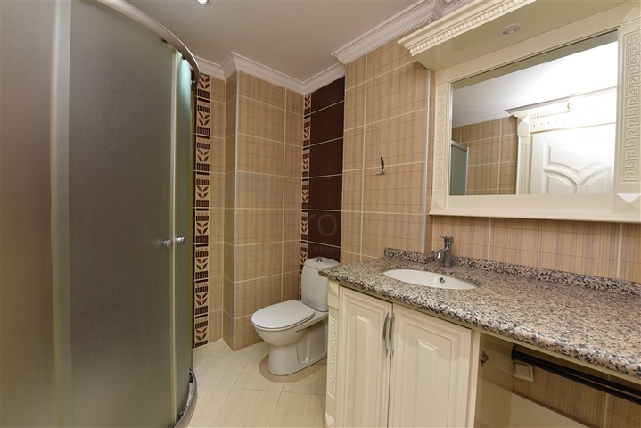 شقة 3 غرف وصالة - واسعة - في مركز مدينة الانيا