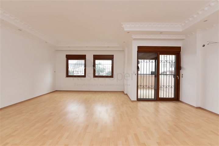 شقة 3 غرف وصالة - واسعة - في مركز مدينة الانيا