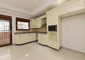 شقة 3 غرف وصالة - واسعة - في مركز مدينة الانيا