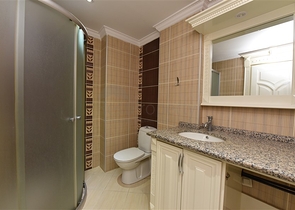 شقة 3 غرف وصالة - واسعة - في مركز مدينة الانيا