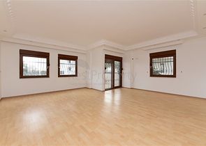 شقة 3 غرف وصالة - واسعة - في مركز مدينة الانيا