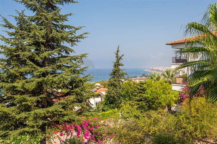 اطلالة بحر - شقة 3غرف وصالة - مفروشة - في كارجي جاك / الانيا 