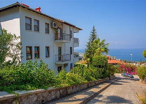 اطلالة بحر - شقة 3غرف وصالة - مفروشة - في كارجي جاك / الانيا 