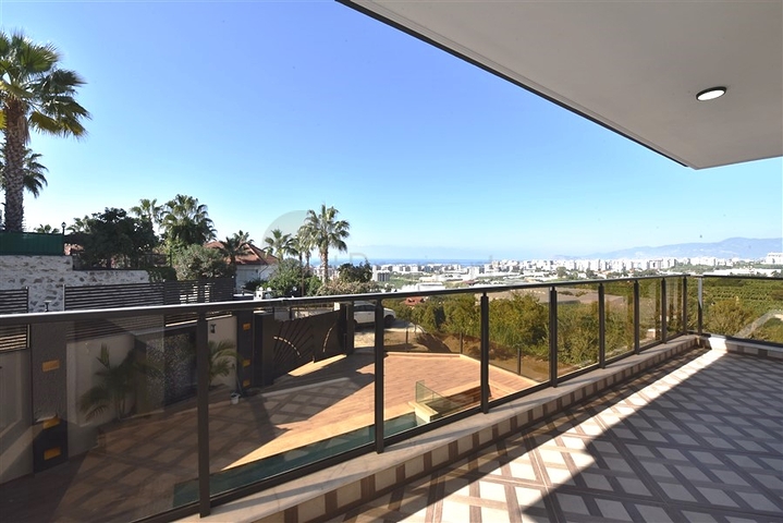 تصميم مميز وموقع استراتيجي -فلل فاخرة -5 غرف وصالة -اطلالة بحر -كارجي جاك / الانيا