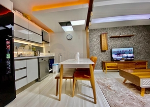 ضمن مجمع مميز - شقة باطلالة بحر -تصميم 1+1 - مؤثثة - في كارجي جاك / الانيا 