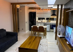 ضمن مجمع مميز - شقة باطلالة بحر -تصميم 1+1 - مؤثثة - في كارجي جاك / الانيا 