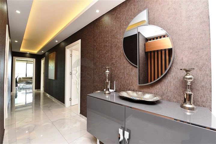 على البحر مباشرة - شقة 3 غرف وصالة -اثاث فاخر - في كاستل / الانيا 