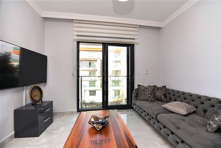 على البحر مباشرة - شقة 3 غرف وصالة -اثاث فاخر - في كاستل / الانيا 