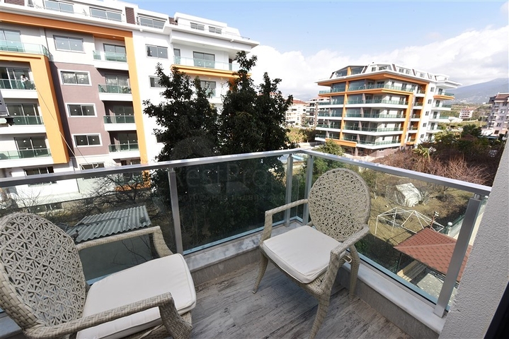 على البحر مباشرة - شقة 3 غرف وصالة -اثاث فاخر - في كاستل / الانيا 