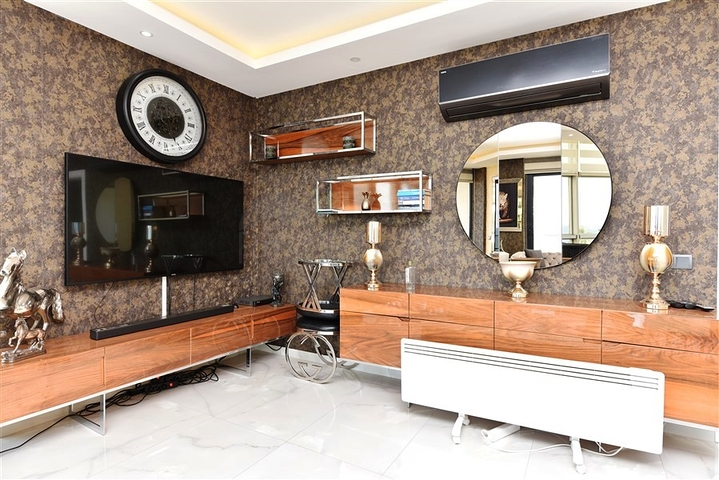 على البحر مباشرة - شقة 3 غرف وصالة -اثاث فاخر - في كاستل / الانيا 