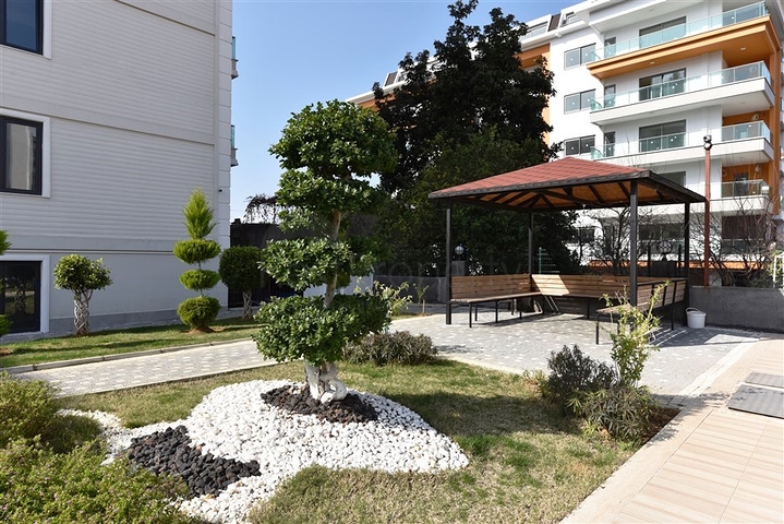 على البحر مباشرة - شقة 3 غرف وصالة -اثاث فاخر - في كاستل / الانيا 