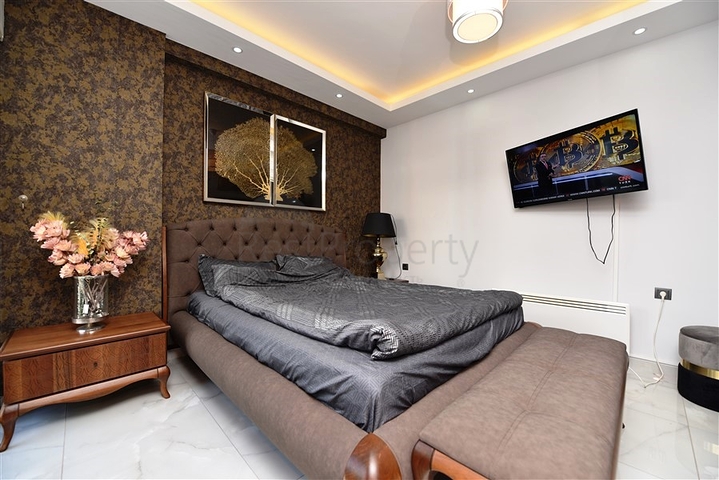 على البحر مباشرة - شقة 3 غرف وصالة -اثاث فاخر - في كاستل / الانيا 