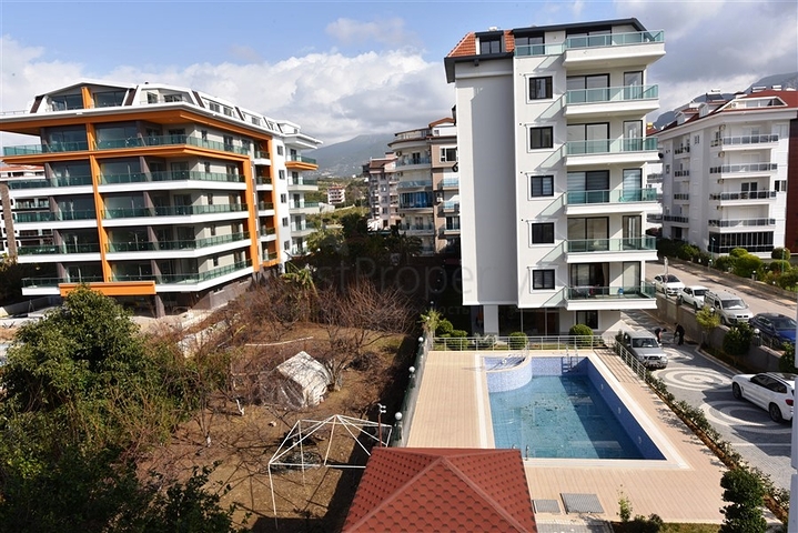 على البحر مباشرة - شقة 3 غرف وصالة -اثاث فاخر - في كاستل / الانيا 