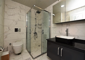 على البحر مباشرة - شقة 3 غرف وصالة -اثاث فاخر - في كاستل / الانيا 