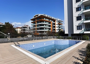 على البحر مباشرة - شقة 3 غرف وصالة -اثاث فاخر - في كاستل / الانيا 