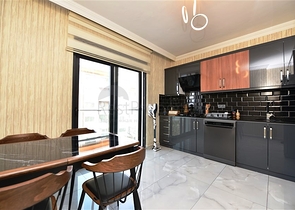 على البحر مباشرة - شقة 3 غرف وصالة -اثاث فاخر - في كاستل / الانيا 