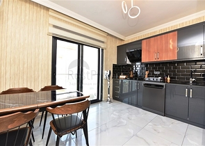 على البحر مباشرة - شقة 3 غرف وصالة -اثاث فاخر - في كاستل / الانيا 