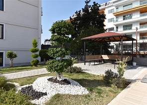 على البحر مباشرة - شقة 3 غرف وصالة -اثاث فاخر - في كاستل / الانيا 