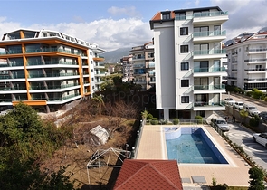 على البحر مباشرة - شقة 3 غرف وصالة -اثاث فاخر - في كاستل / الانيا 