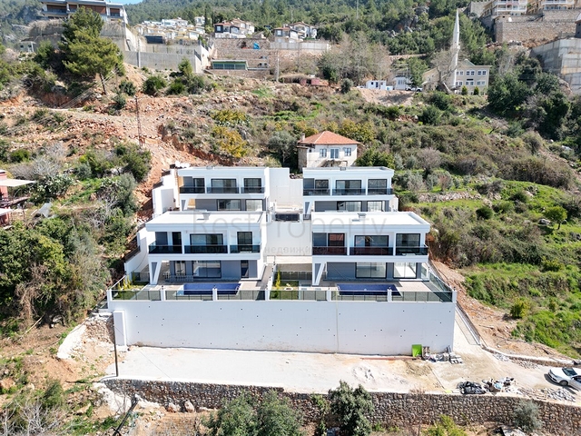 فلل فاخرة ومناسبة للجنسية التركية - اطلالة بحر - تصميم 3 غرف - في مركز الانيا 