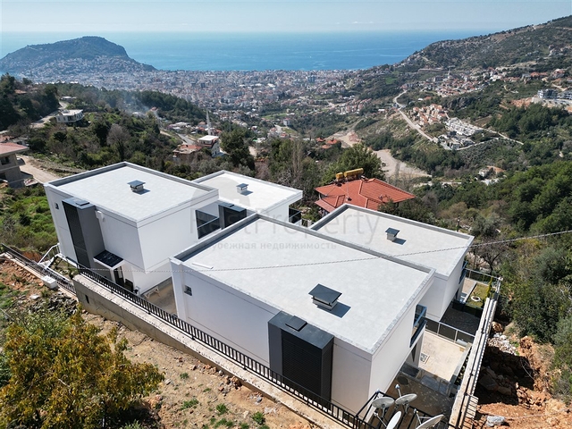 فلل فاخرة ومناسبة للجنسية التركية - اطلالة بحر - تصميم 3 غرف - في مركز الانيا 