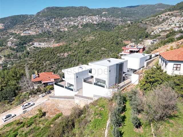 فلل فاخرة ومناسبة للجنسية التركية - اطلالة بحر - تصميم 3 غرف - في مركز الانيا 