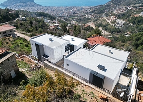 فلل فاخرة ومناسبة للجنسية التركية - اطلالة بحر - تصميم 3 غرف - في مركز الانيا 