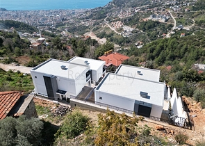 فلل فاخرة ومناسبة للجنسية التركية - اطلالة بحر - تصميم 3 غرف - في مركز الانيا 