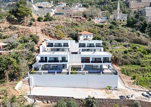 فلل فاخرة ومناسبة للجنسية التركية - اطلالة بحر - تصميم 3 غرف - في مركز الانيا 