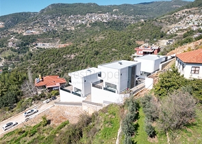 فلل فاخرة ومناسبة للجنسية التركية - اطلالة بحر - تصميم 3 غرف - في مركز الانيا 