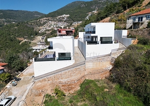 فلل فاخرة ومناسبة للجنسية التركية - اطلالة بحر - تصميم 3 غرف - في مركز الانيا 