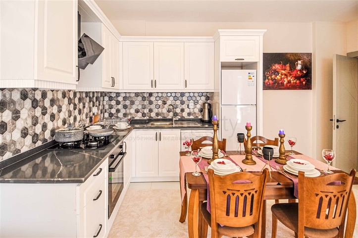 شقة فاخرة - 2 غرفة وصالة مع الاثاث - ضمن مجمع ممتاز - في اوبا / الانيا 