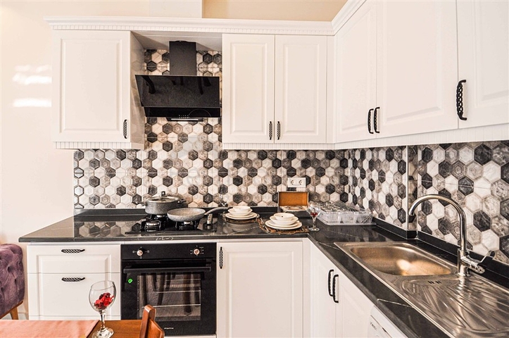 شقة فاخرة - 2 غرفة وصالة مع الاثاث - ضمن مجمع ممتاز - في اوبا / الانيا 